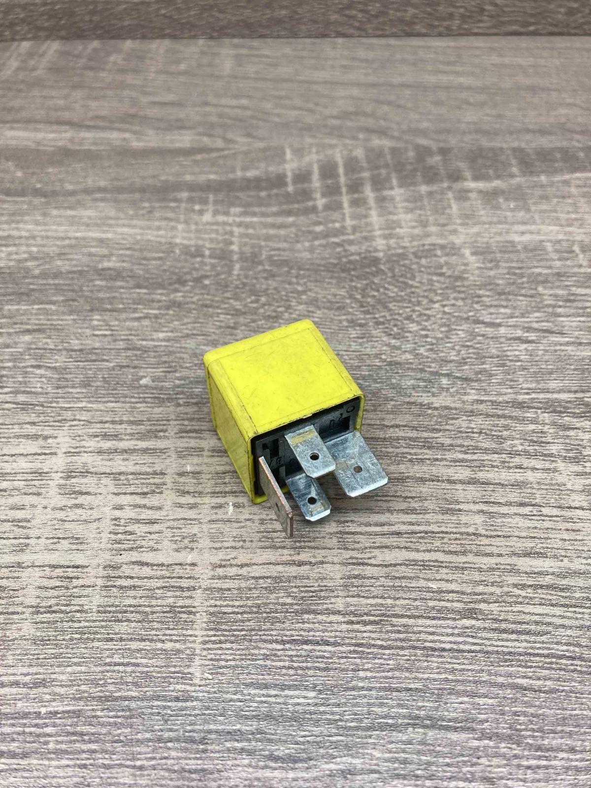 90226846 V23134 J52 X369  Other relay Opel Meriva A