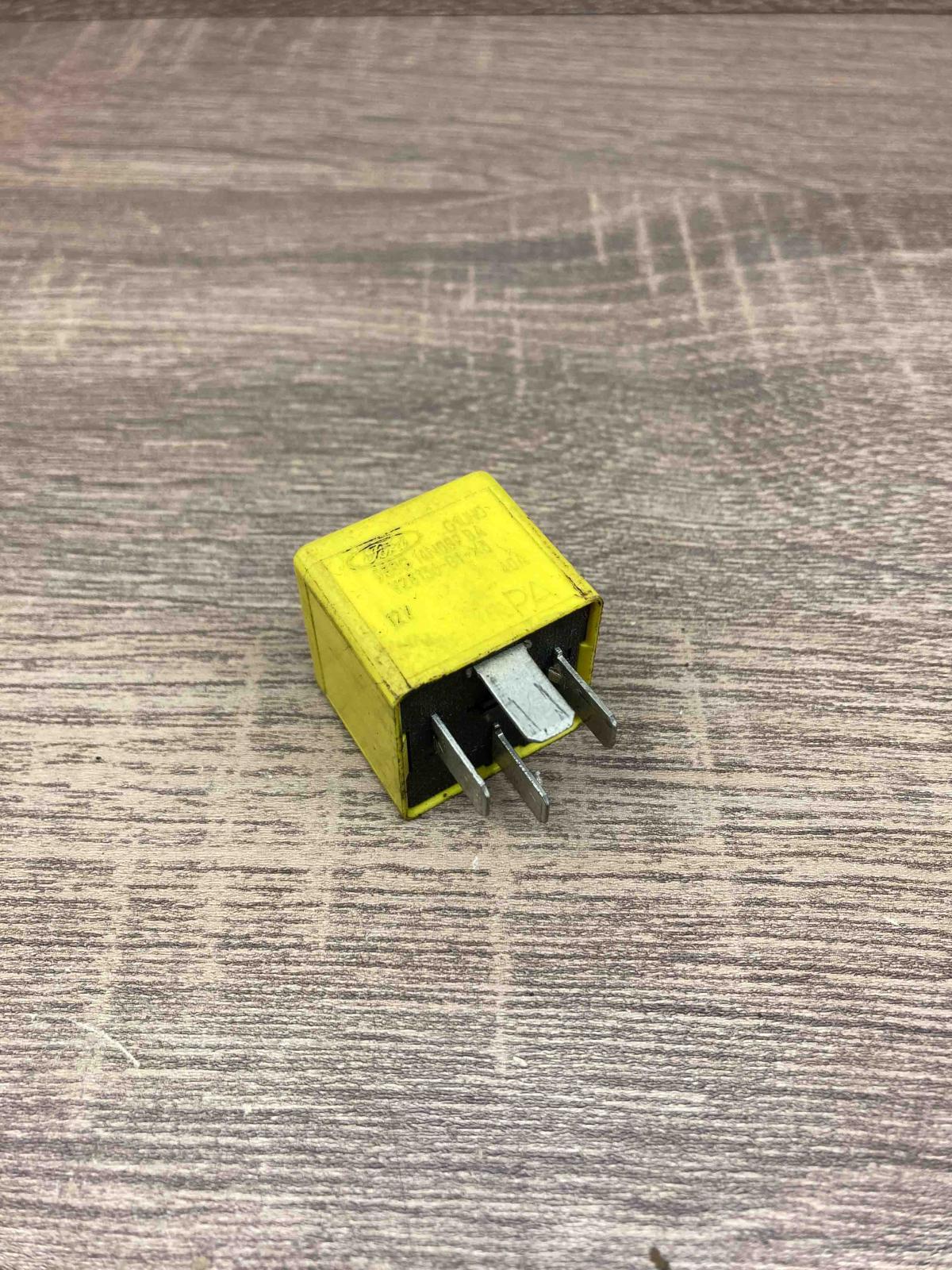 93BG 14N089 BA V23136 B1 X3  Other relay Ford Mondeo MK I