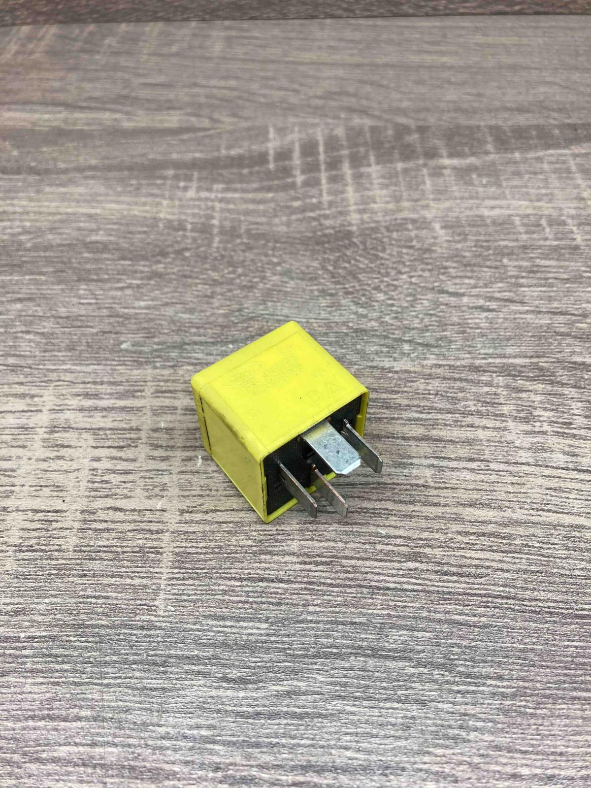 93BG 14N089 B1B V23136 B1 X33  Other relay Ford Focus