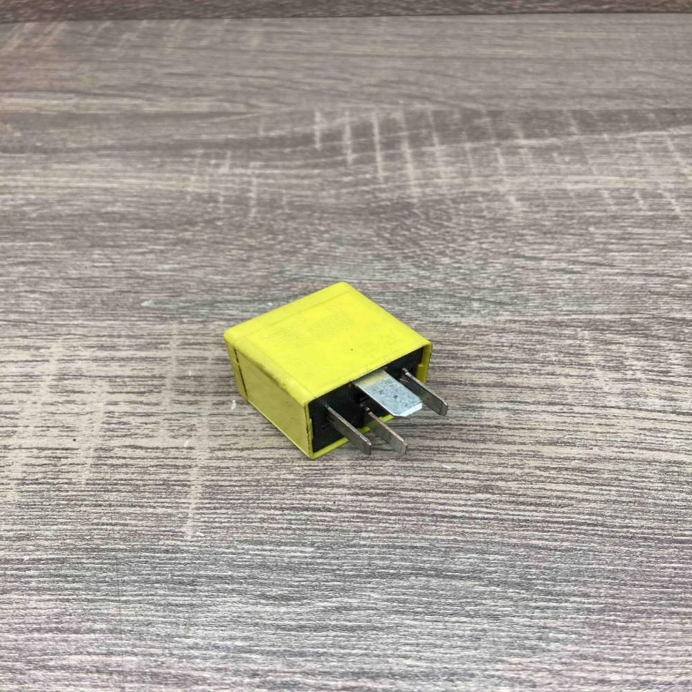 93BG 14N089 B1B V23136 B1 X33  Other relay Ford Focus