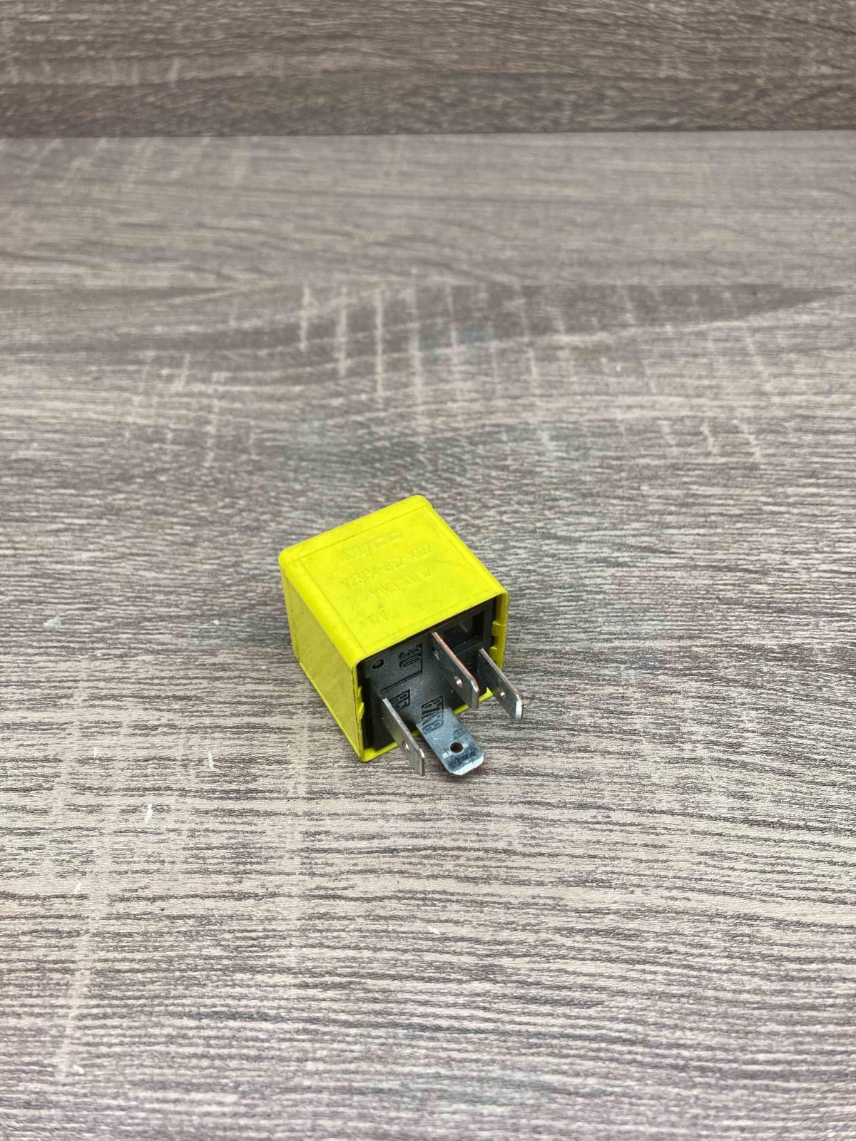 V23134 B52 X127 YWB10012  Other relay Rover 75