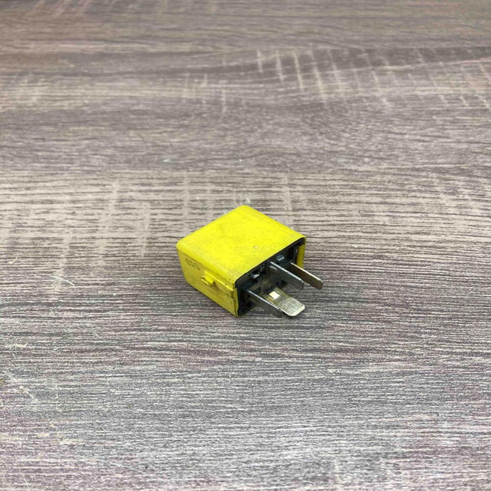 1378301 601576  Other relay BMW 3 E36