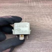1729004 V23134 C52 X90  Other relay BMW 5 E39