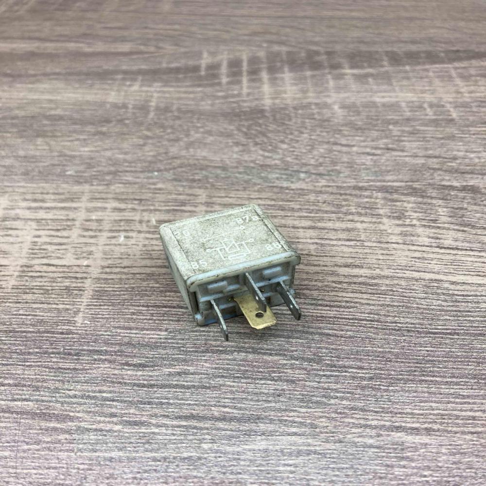 4RB960461 00 90192481  Other relay Opel Omega B2