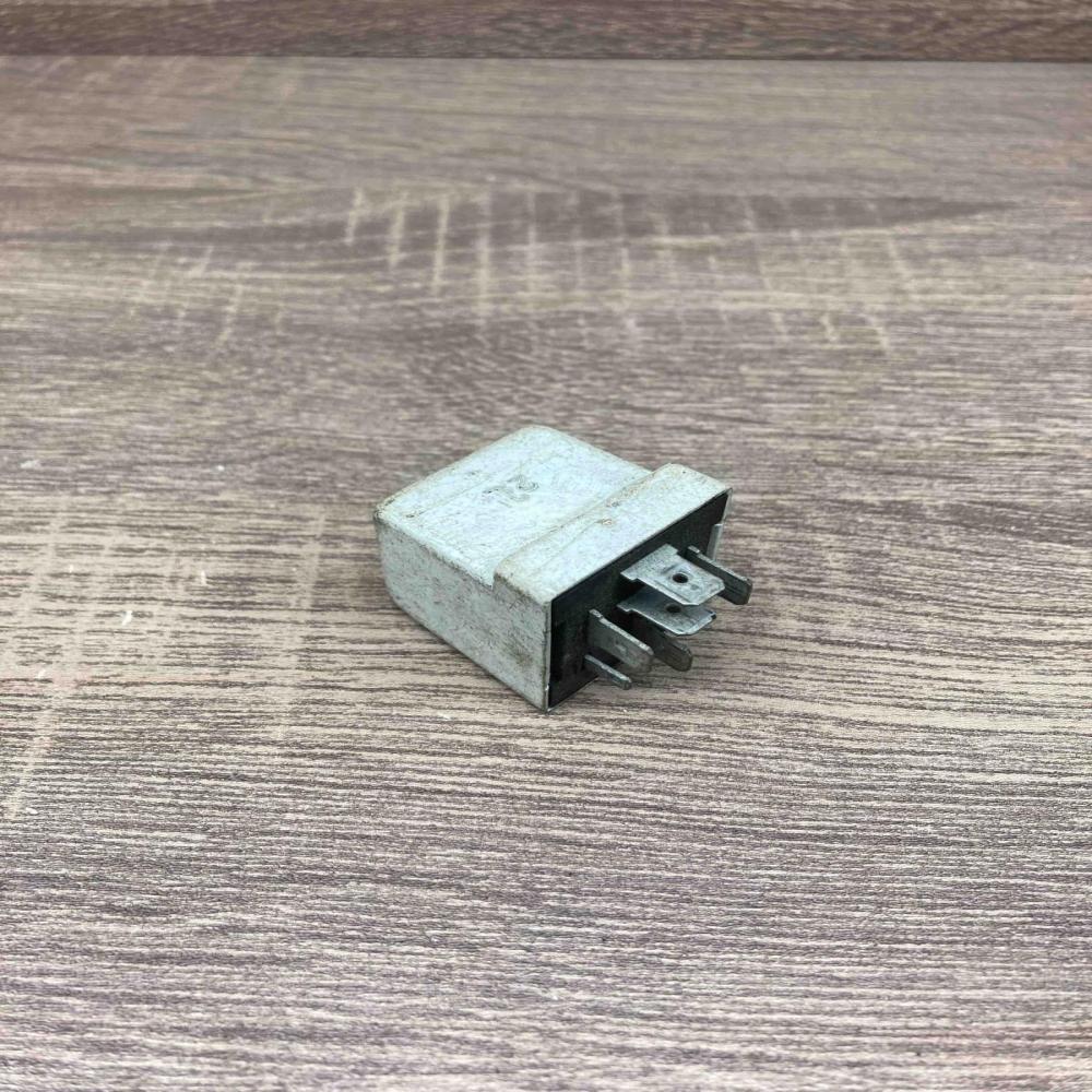 7700822929   Other relay Renault Laguna I