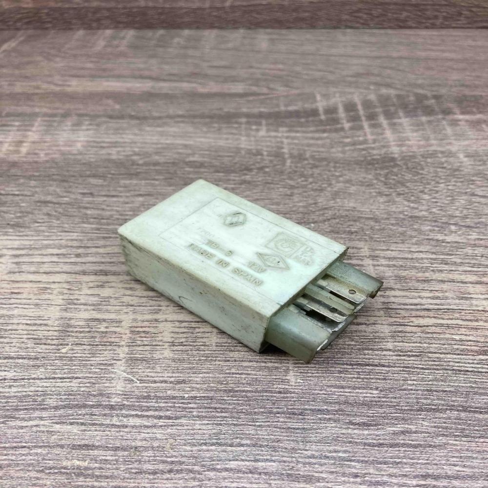 7700728132   Other relay Renault 19