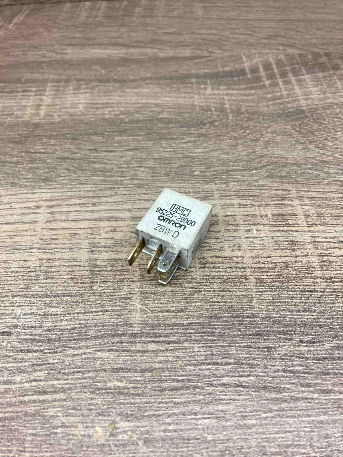 95225 29000   Other relay Hyundai Trajet