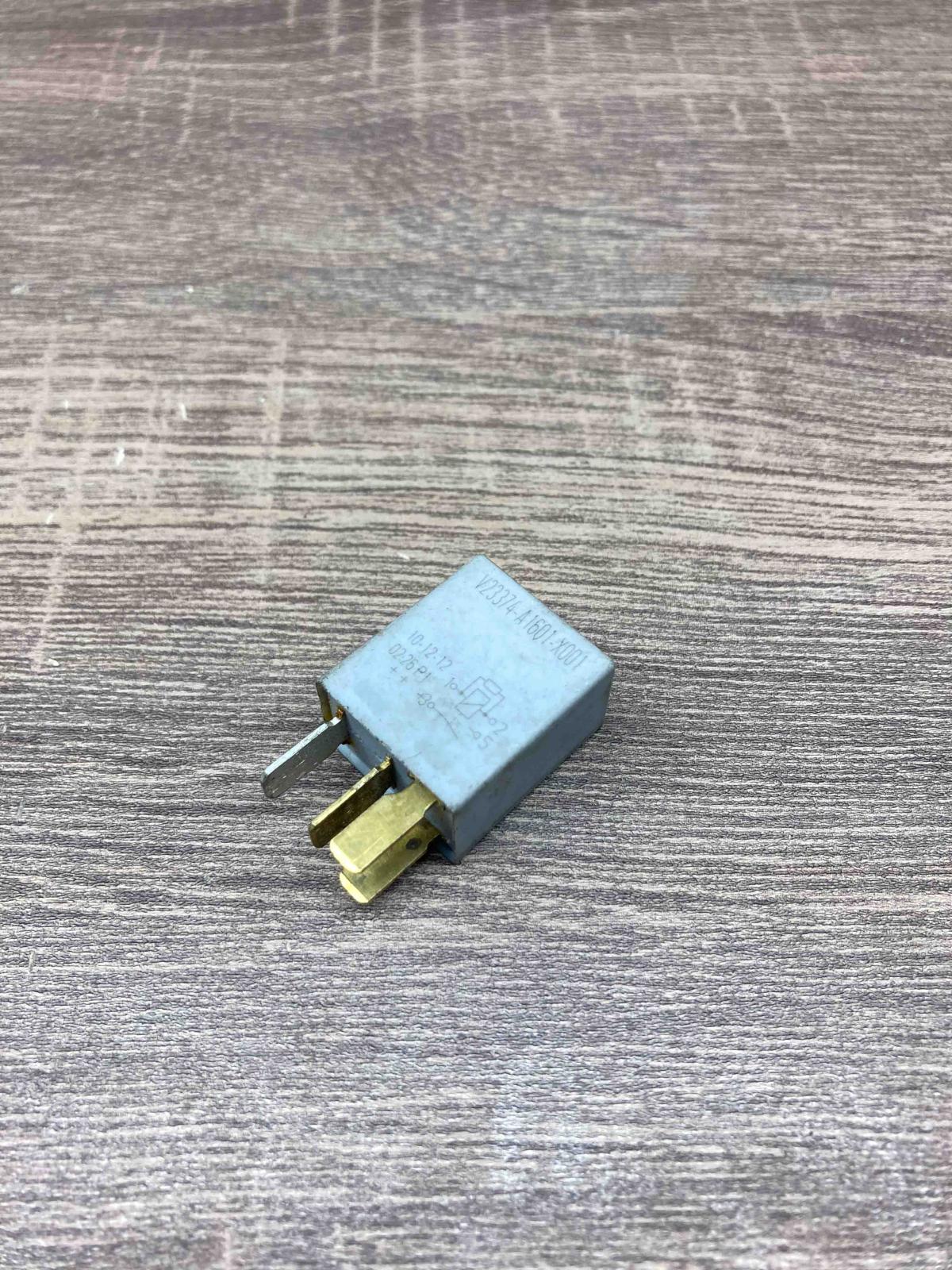 V23374 A1601 X001   Other relay Toyota Corolla Verso AR10