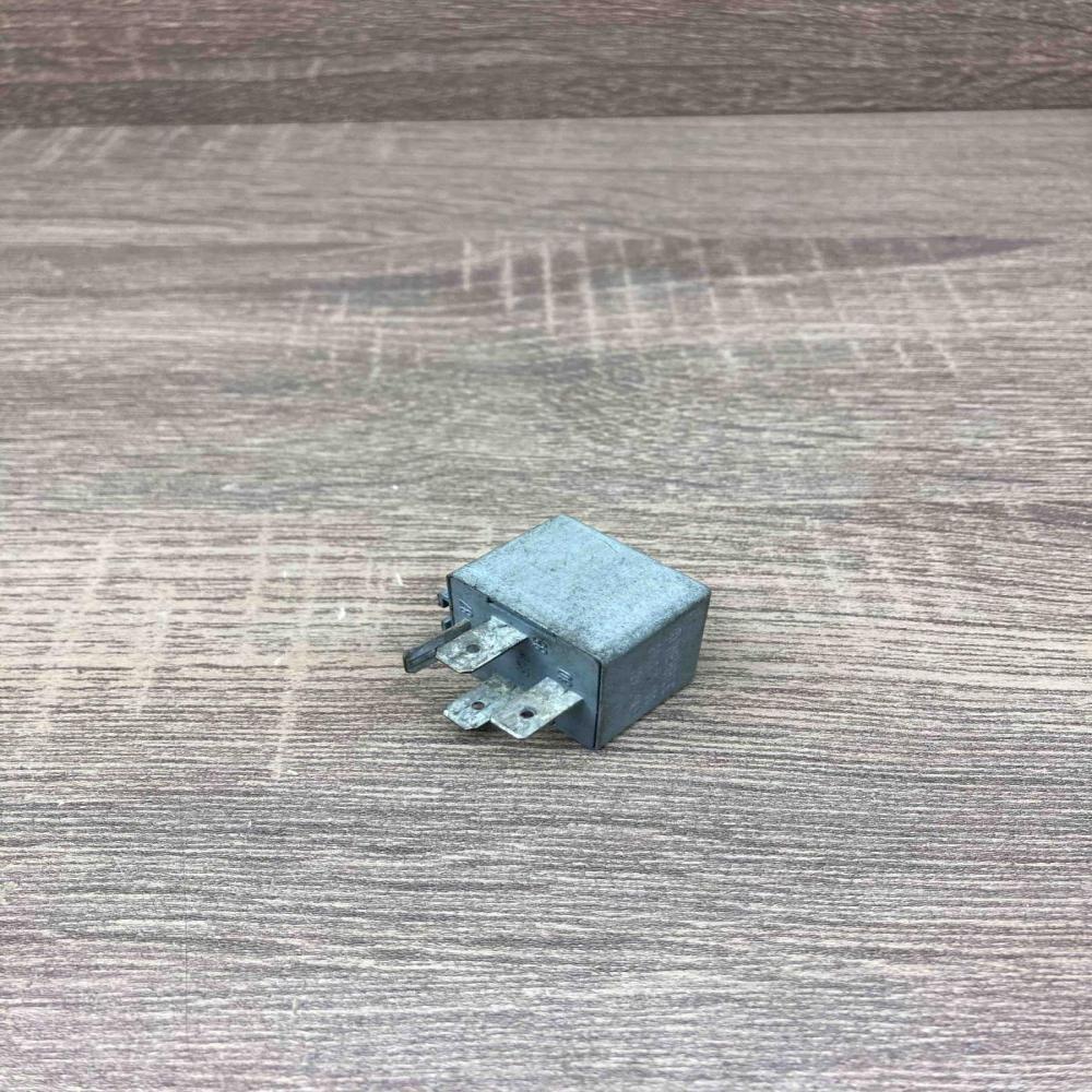 20200100   Other relay Chrysler Voyager