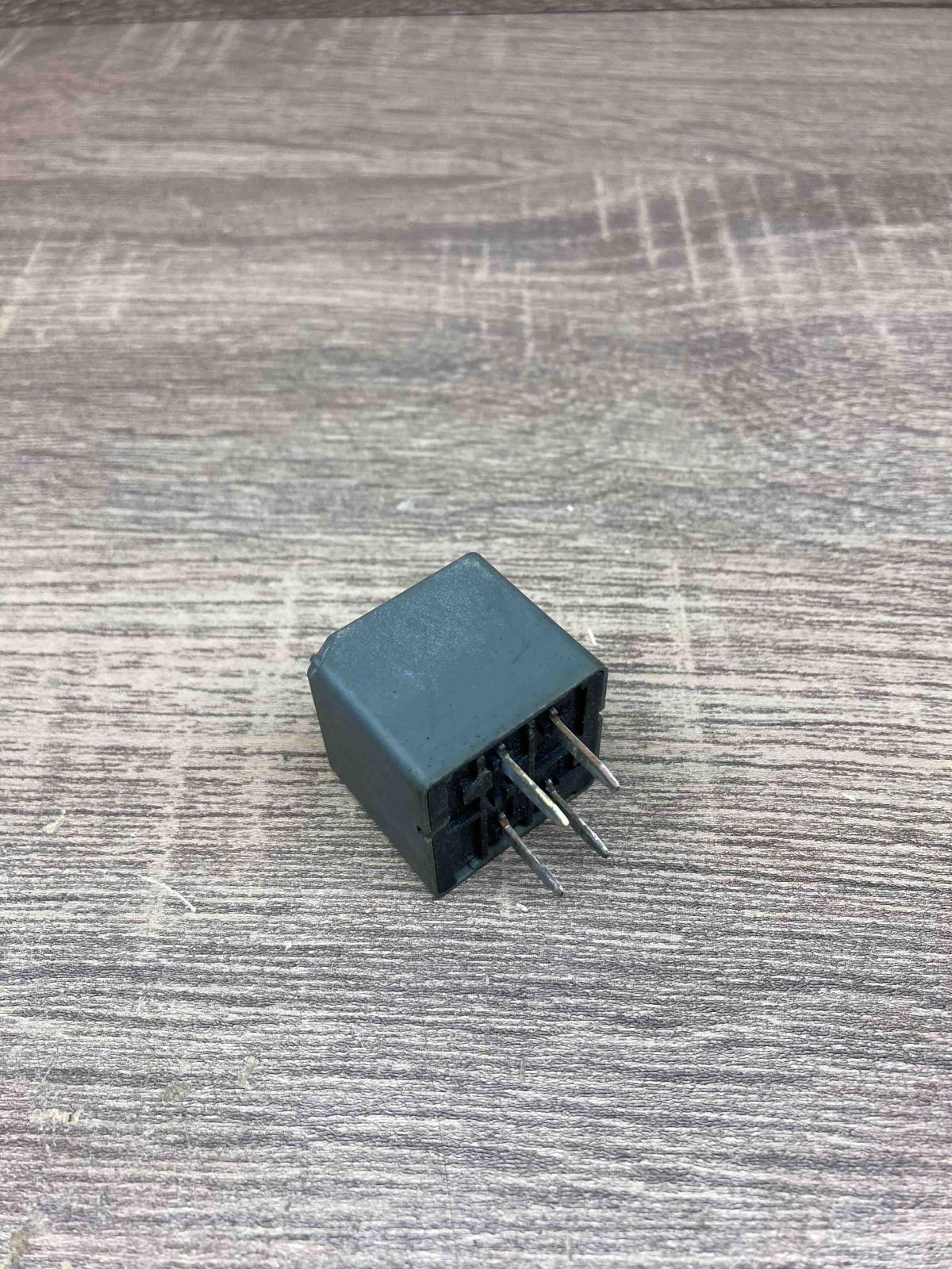 95230 38000   Other relay Hyundai XG