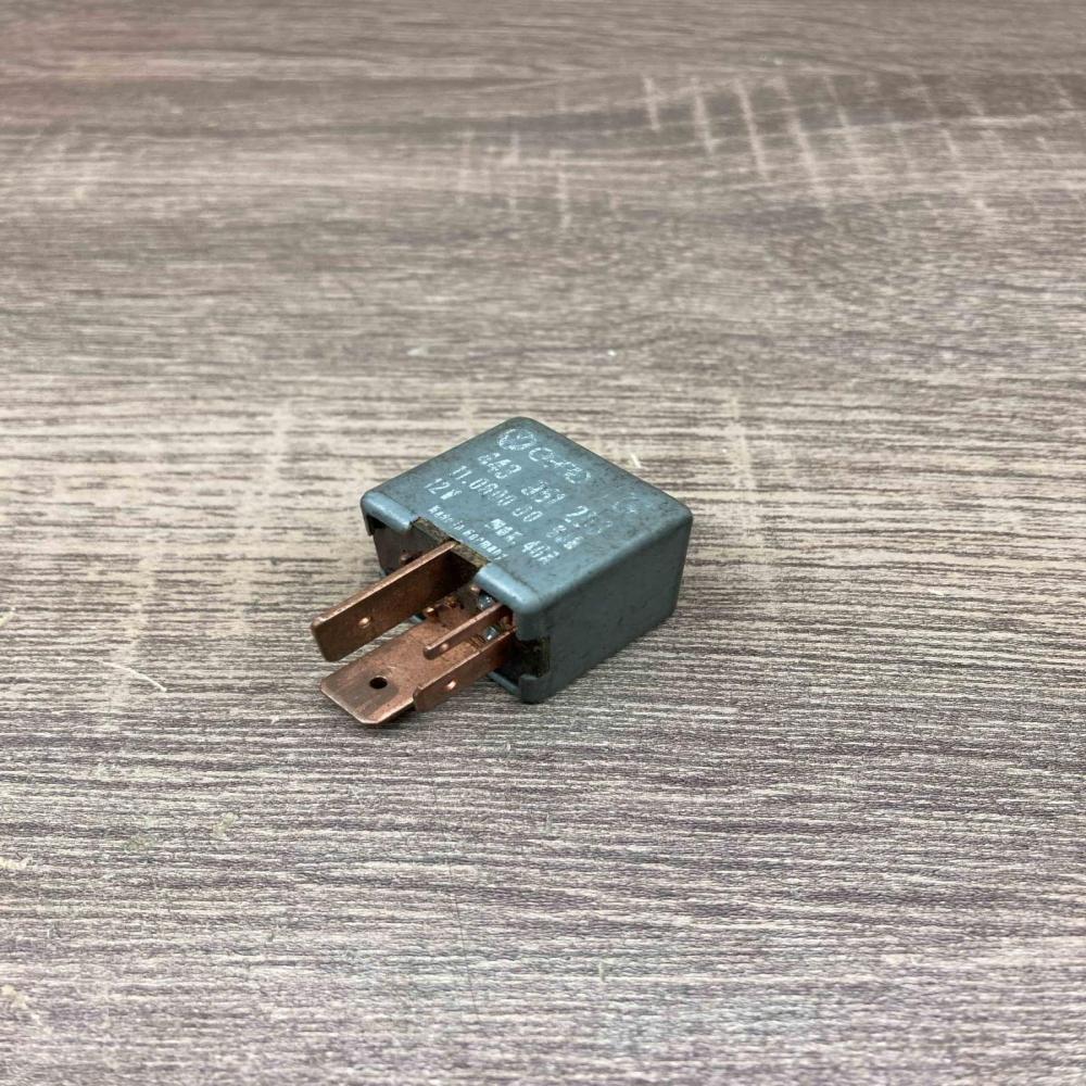 443951253   Other relay Audi 80 90 B3