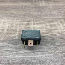 431951253B 0332914123  Other relay Audi 80 90 B2