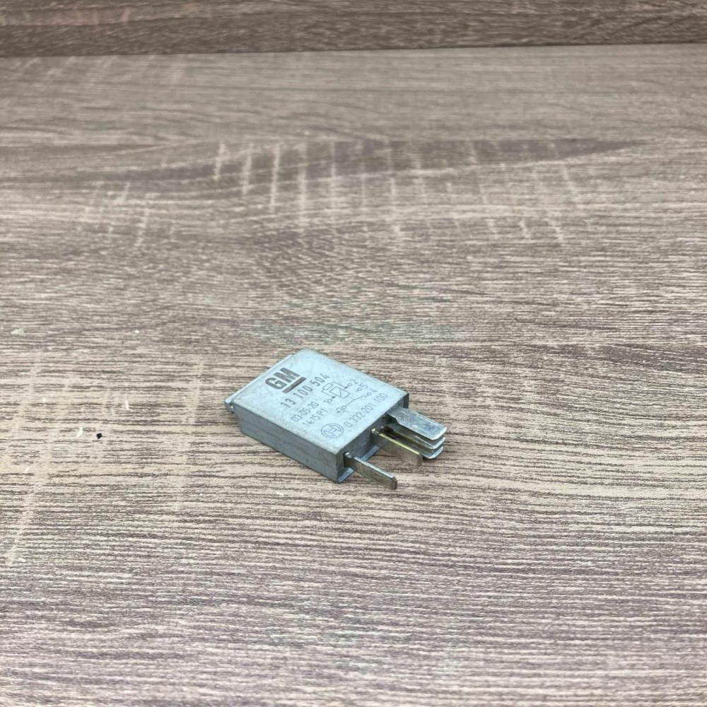 13100504 0332201100  Other relay Opel Meriva A