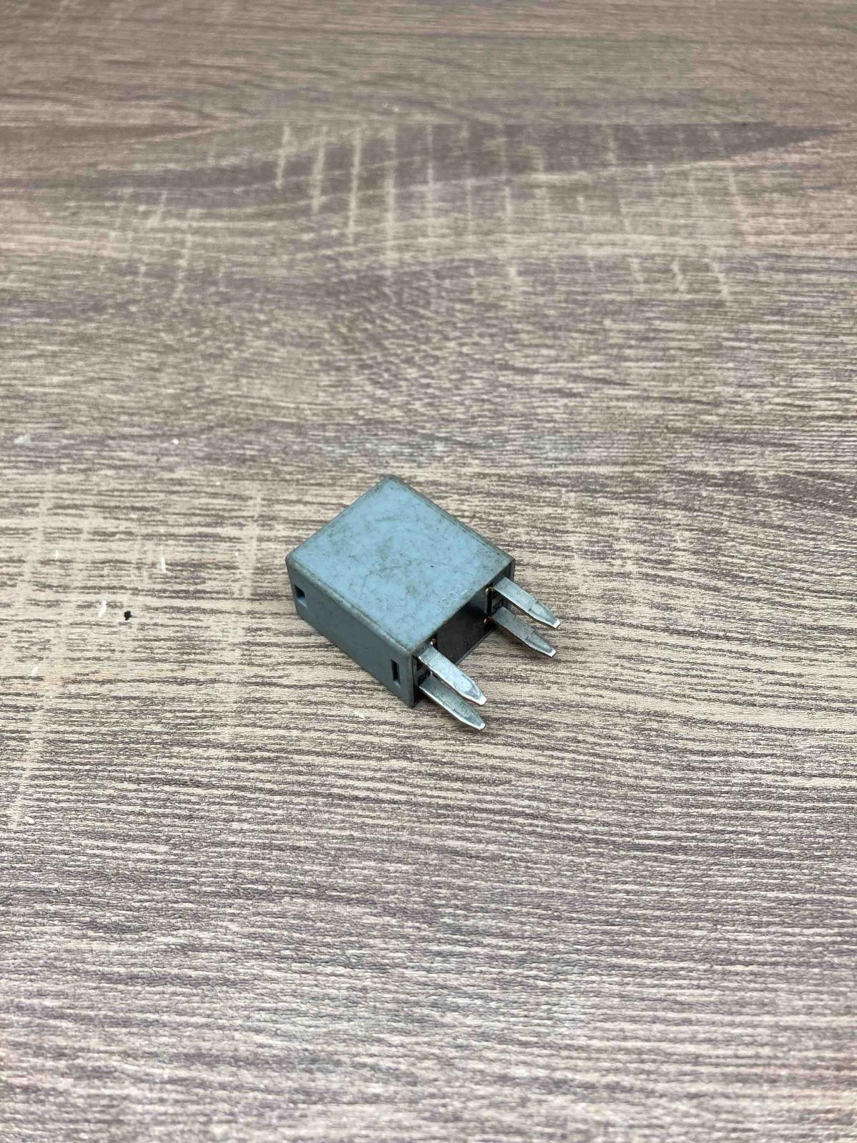 96190187   Other relay Chevrolet Aveo