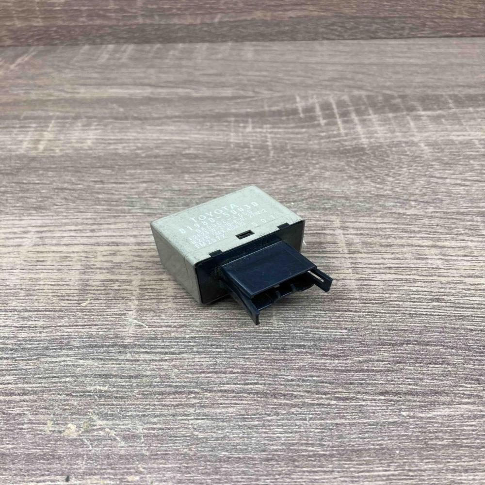 81980 50030 066500 4650  Other relay Toyota RAV 4 (XA20)