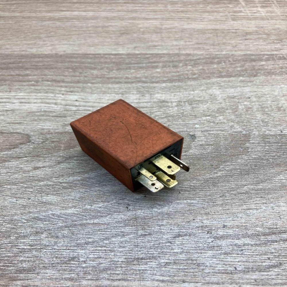 90457986   Other relay Opel Tigra A