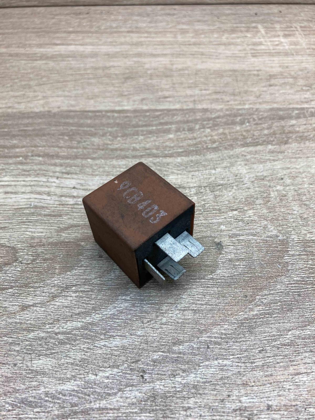97AG 15K275 BA N6EZA  Other relay Ford Escort