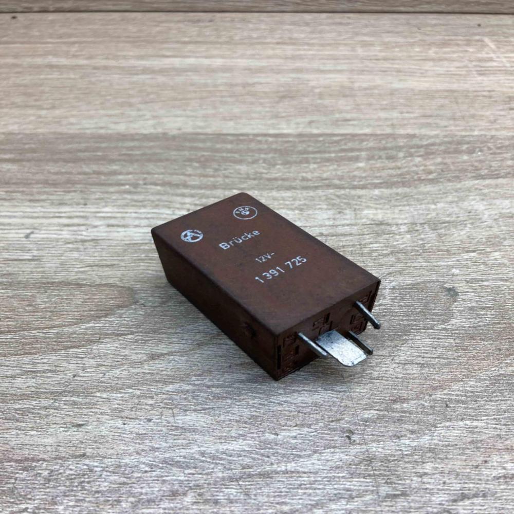 1391725 92202  Other relay BMW Z3 E36