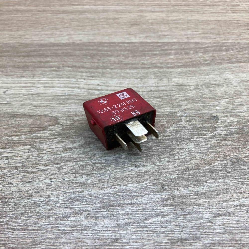 2241899 899525  Other relay BMW 7 E32