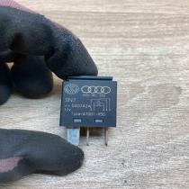 8Z0951253  395 Other relay Volkswagen PASSAT B5
