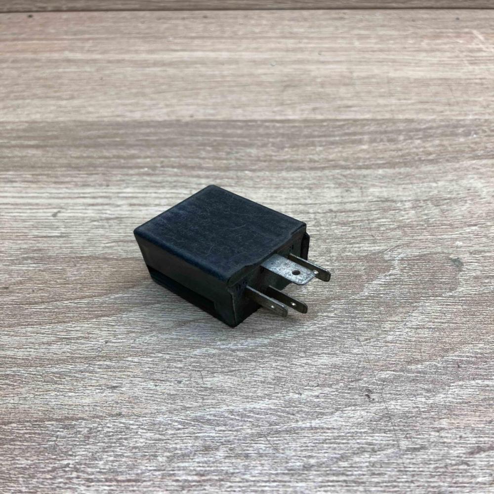 443951307A 004885 01 259 Other relay Audi 80 90 B3