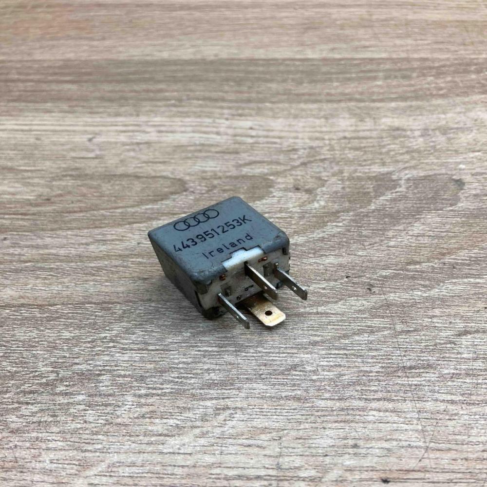 443951253K  214 Other relay Audi A6 S6 C5 4B