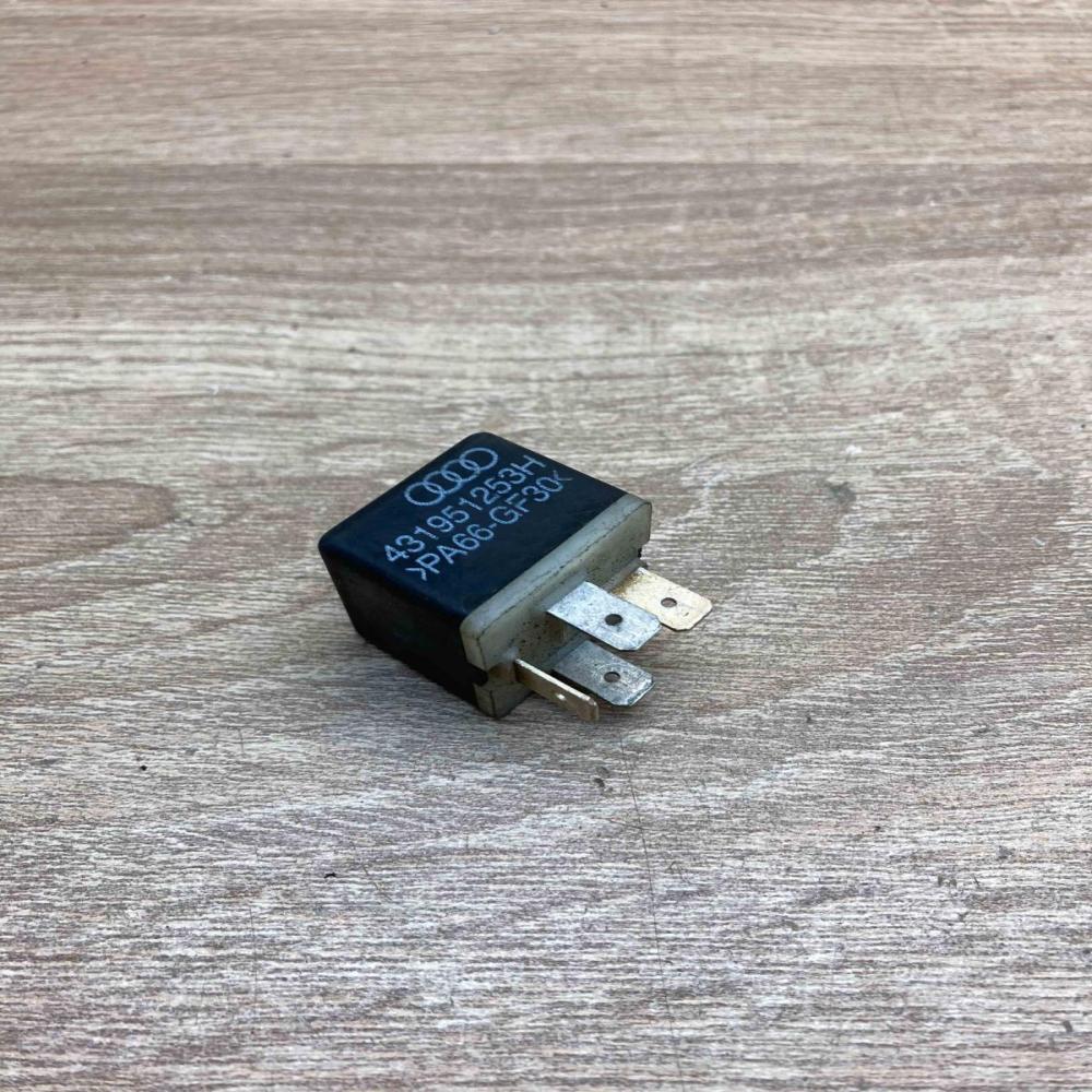 431951253H  204 Other relay Audi A4 S4 B5 8D