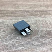 191927841 V23134 A52 X196 79 Other relay Volkswagen PASSAT B5