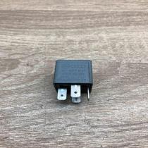 191927841 V23134 A52 X196 79 Other relay Volkswagen PASSAT B5