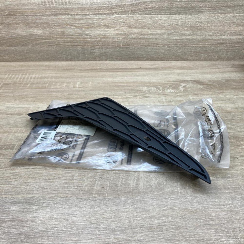5F0853665B   Front fog light trim/grill Seat Leon (5F)