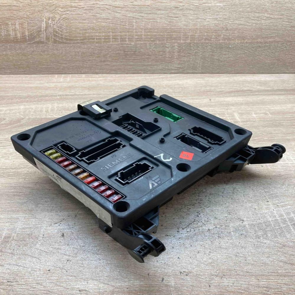 7MO962258 S108145100 C  Fuse module Volkswagen Sharan