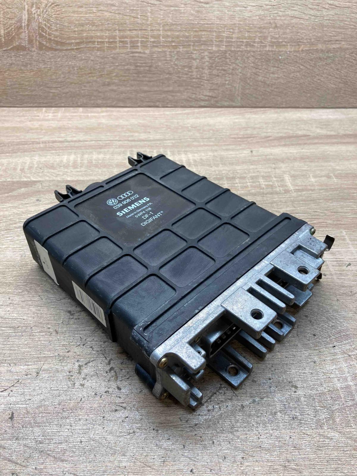 039906022 5WP4118  Engine control unit/module ECU Audi 80 90 S2 B4
