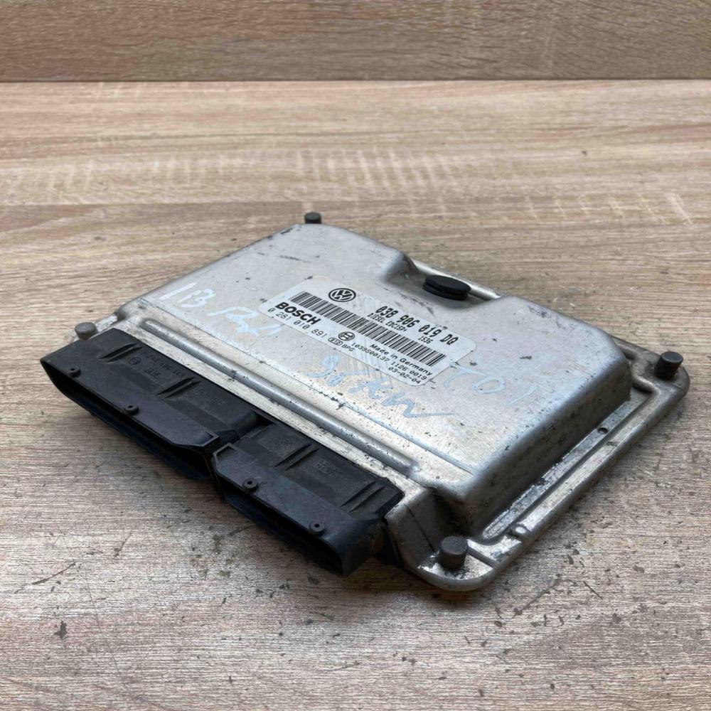 038906019DQ 0281010891  Engine control unit/module ECU Seat Ibiza III (6L)