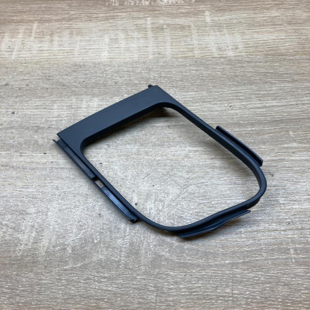 9190410   Front bumper corner part panel trim Volvo S70  V70  V70 XC