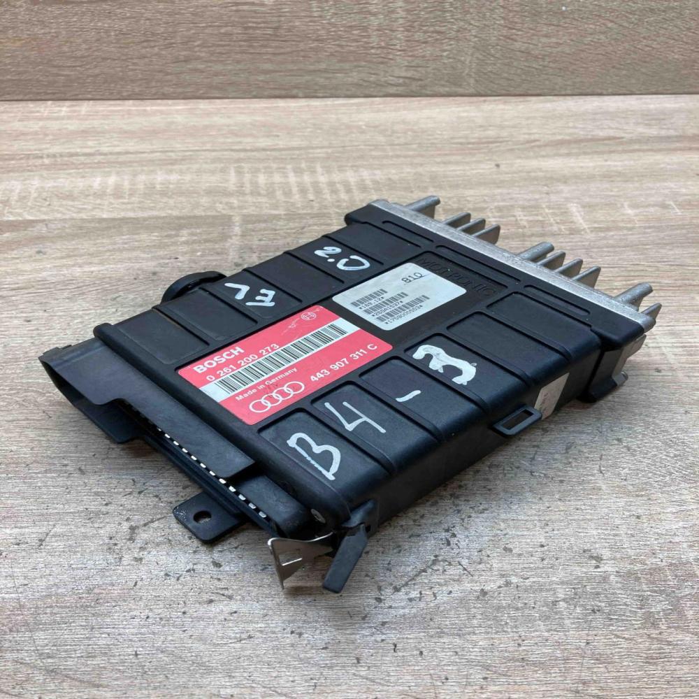 443907311C 0261200273  Engine control unit/module ECU Audi 80 90 S2 B4