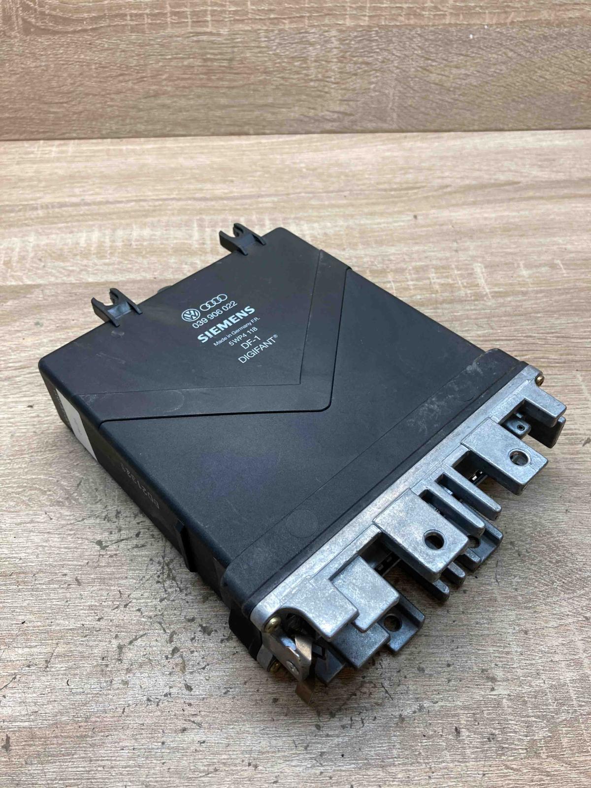 039906022 5WP4118 Main Engine control unit/module ECU Audi 80 90 S2 B4