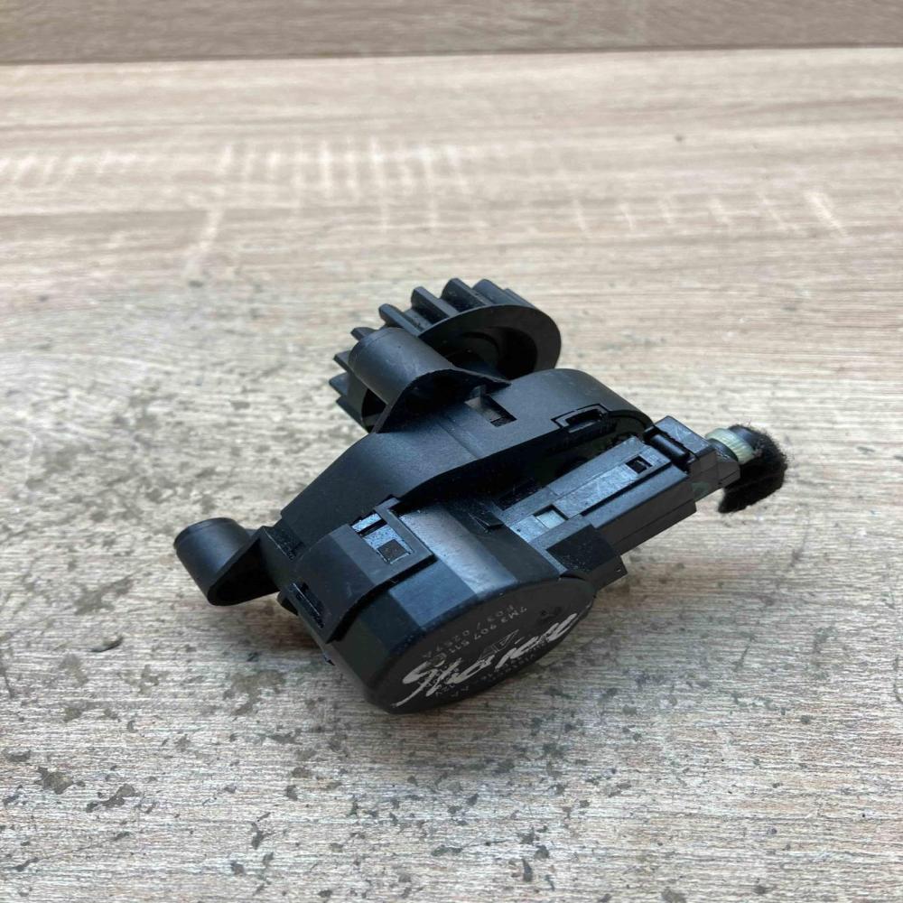 7M3907511E YM2H 19E616 AA  Air flap motor/actuator Volkswagen Sharan