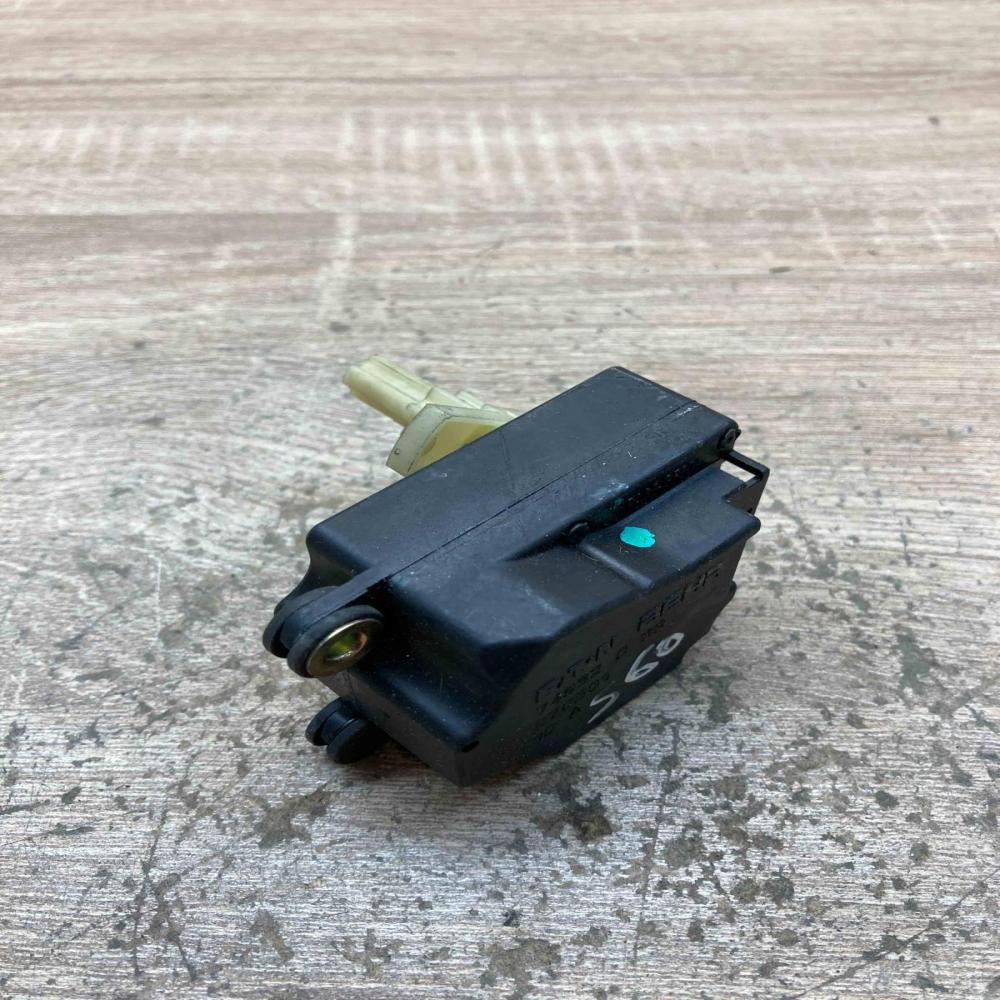 74932D MR D70501 10A Air flap motor/actuator Volvo S60