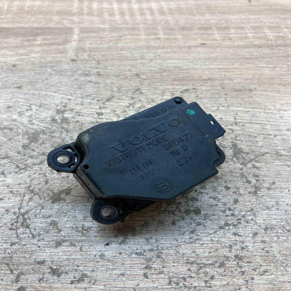 30676511 060427 16075 Air flap motor/actuator Volvo V70