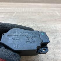 30676511 060427 16075 Air flap motor/actuator Volvo V70