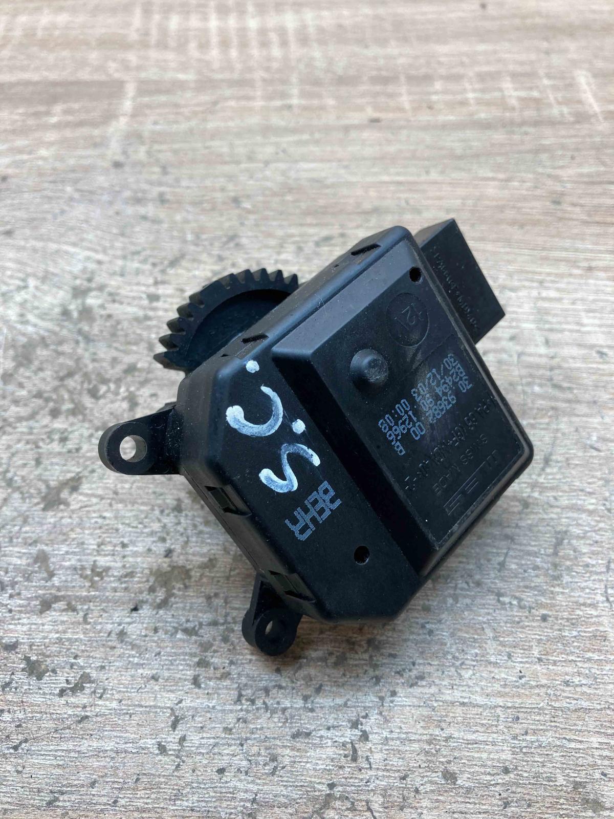 30 93682 00 B249490 12966  Air flap motor/actuator Volkswagen Polo