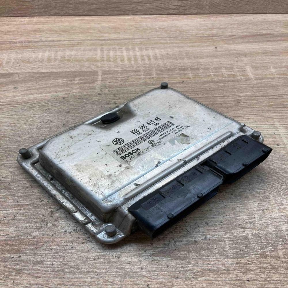 038906019NS 0281013082  Engine control unit/module ECU Skoda Fabia Mk2 (5J)