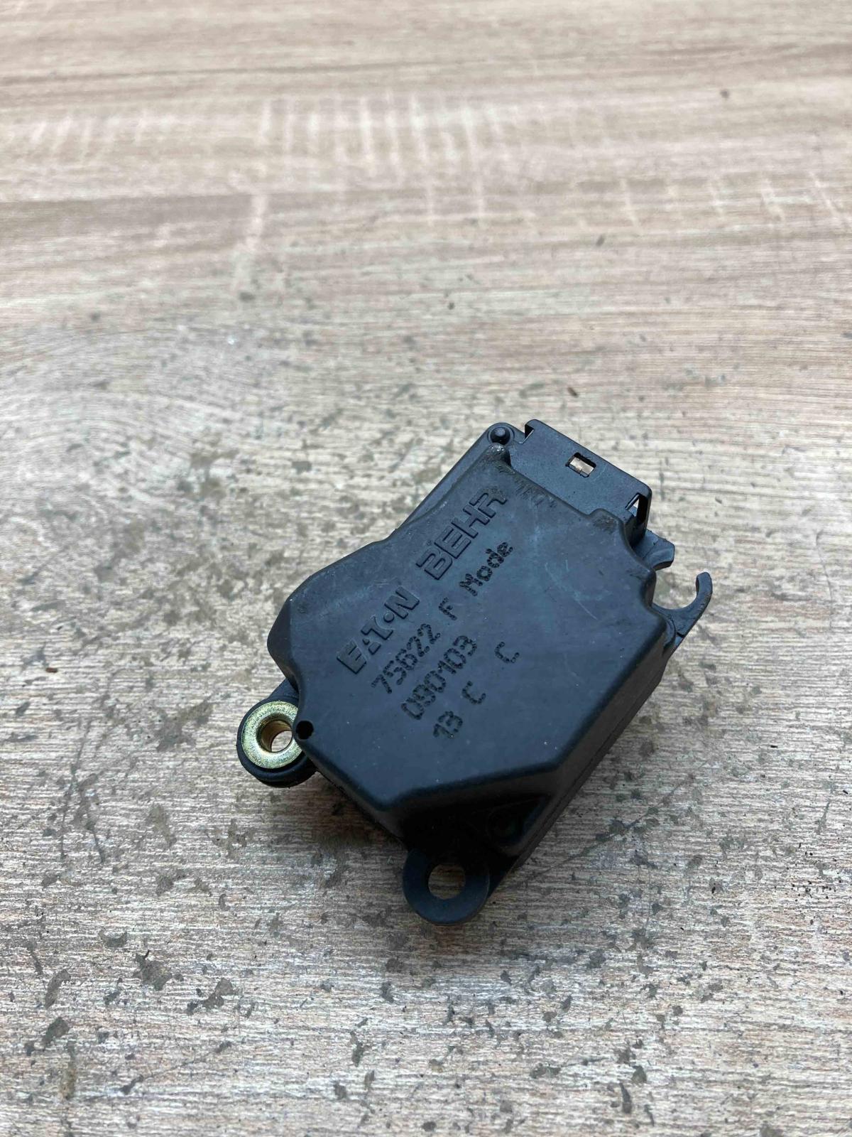 75622F 090103  Air flap motor/actuator Volvo S60