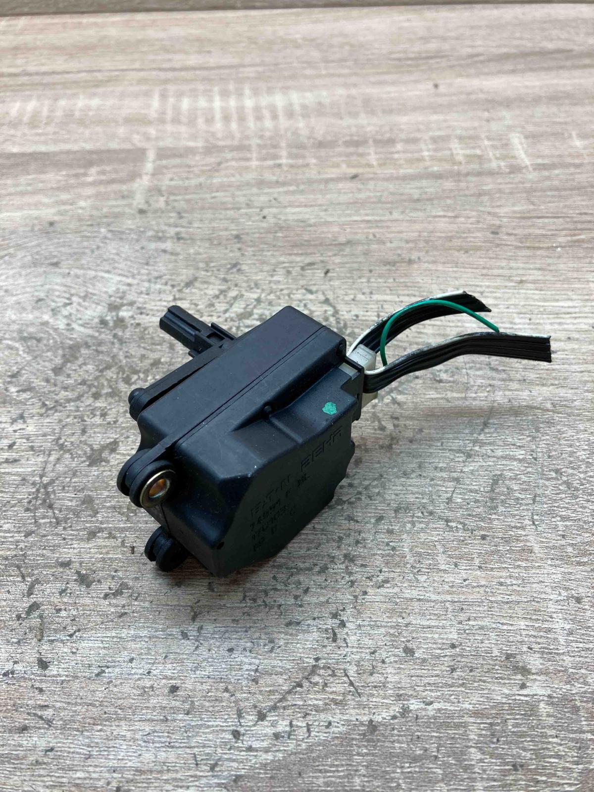 74931F ML 170103  Air flap motor/actuator Volvo S60