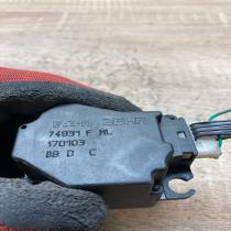 74931F ML 170103  Air flap motor/actuator Volvo S60