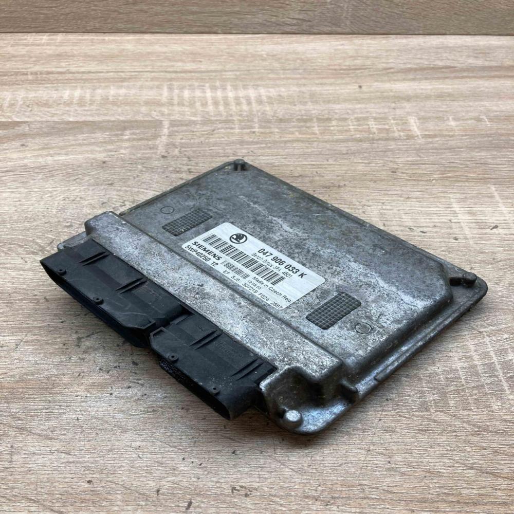 047906033K 5WP40250 12  Engine control unit/module ECU Skoda Fabia Mk1 (6Y)