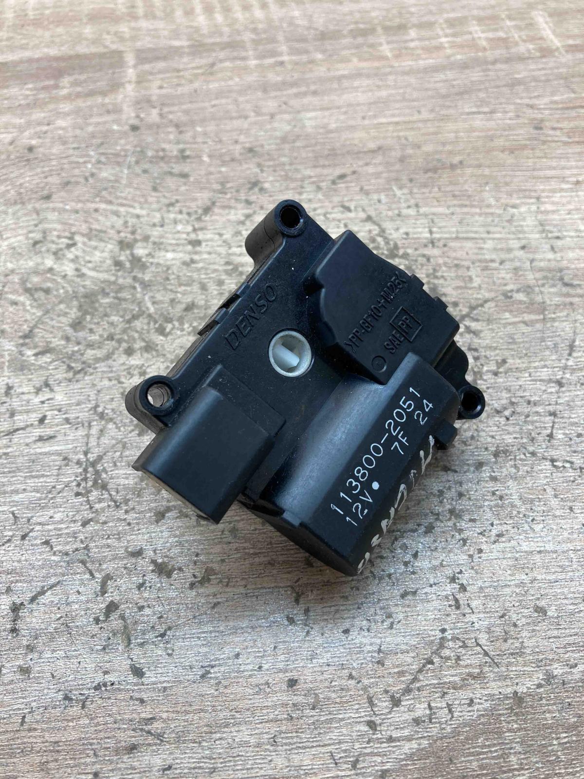 113800 2051 7F  Air flap motor/actuator Toyota Avensis Verso