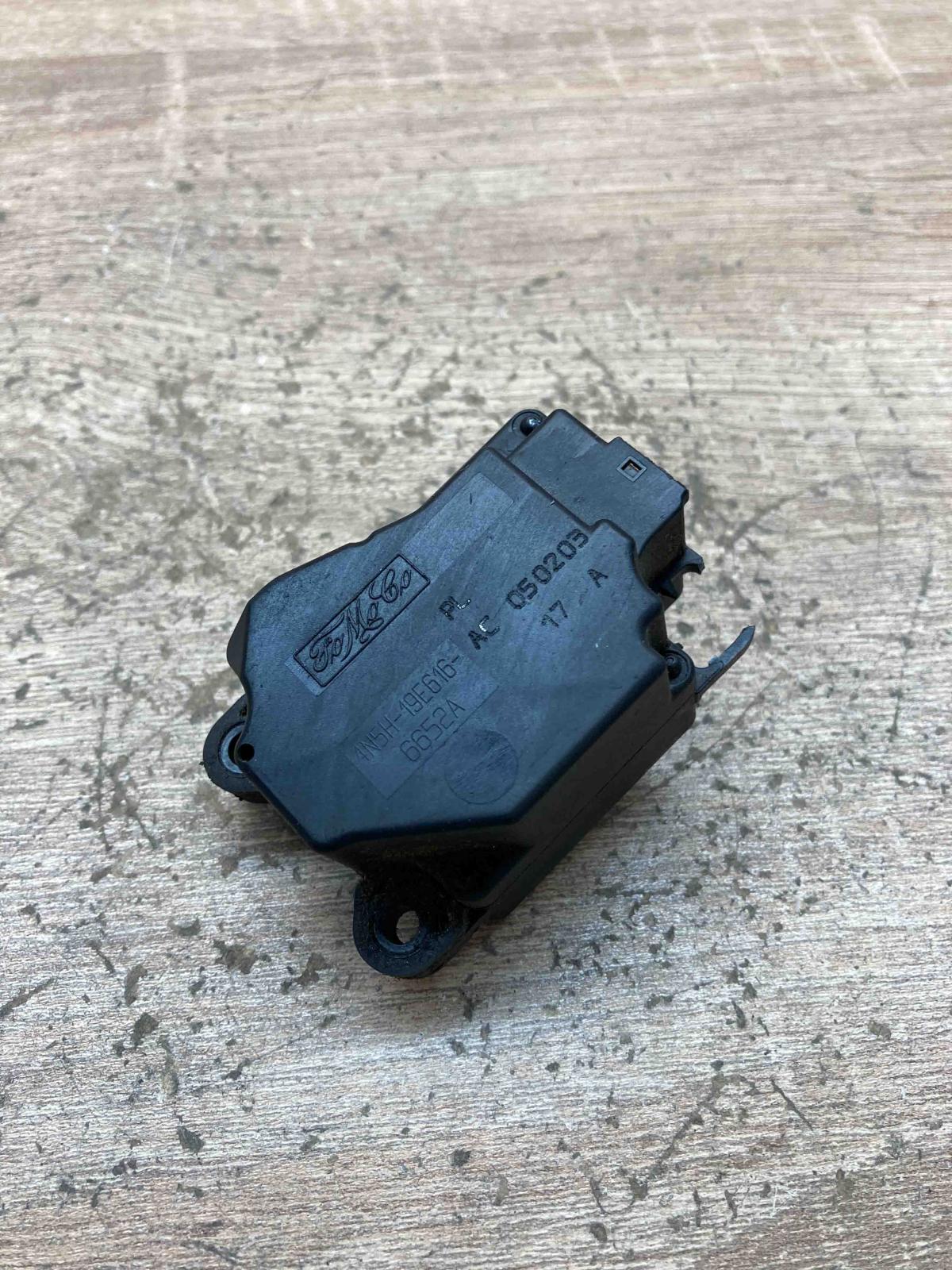 4N5H 19E616 AC 050203 6652A Air flap motor/actuator Volvo XC70