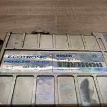 893907383 0285007040  Engine control unit/module ECU Volkswagen Golf II