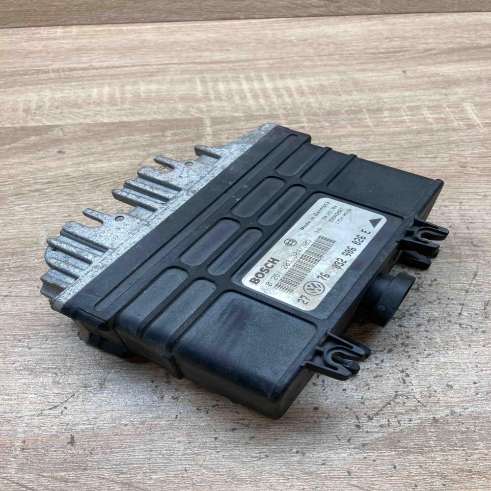 032906026E 0261203304 305 Engine control unit/module ECU Volkswagen Golf III